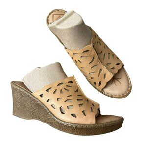Born Beige Leather Wedge Sandals Cutout Design Womens Size 8.5 Slip-On Peep Toe